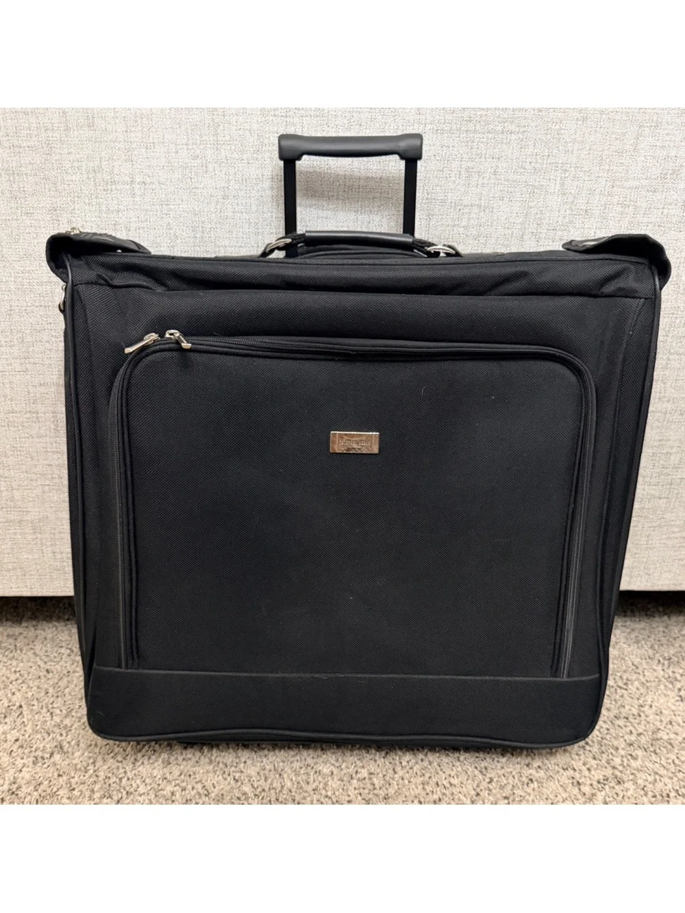 GEOFFREY BEENE Rolling Garment Bag | Carrier in Black